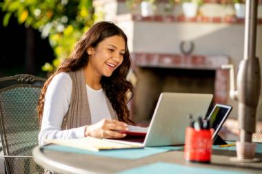 Tips Menghadapi Ujian dengan Percaya Diri Melalui Belajar Online SMA
